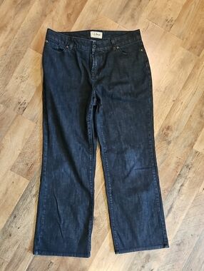 👖L.L. Bean Women's Dark Blue Flare-Leg Jeans